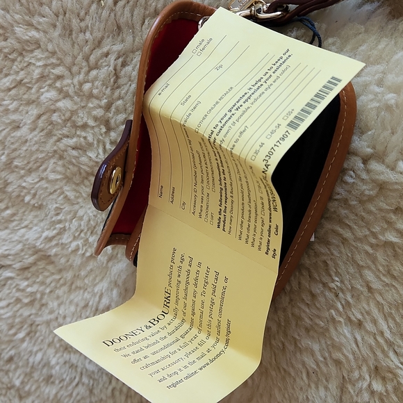 Adorable Dooney & Bourke Black Wristlet - Picture 10 of 12